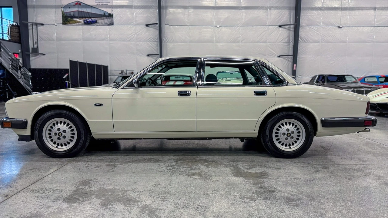 1990 Jaguar XJ40 XJ - Image 13 of 31