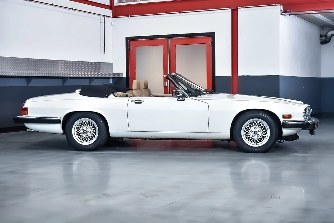 1990 Jaguar XJS Convertible - Image 17 of 30
