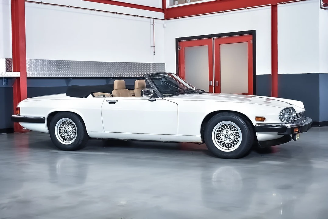 1990 Jaguar XJS Convertible - Image 15 of 30