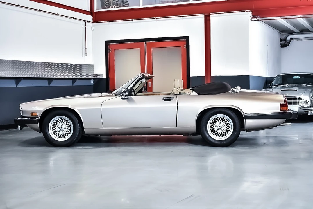 1990 Jaguar XJS Convertible - Image 25 of 30