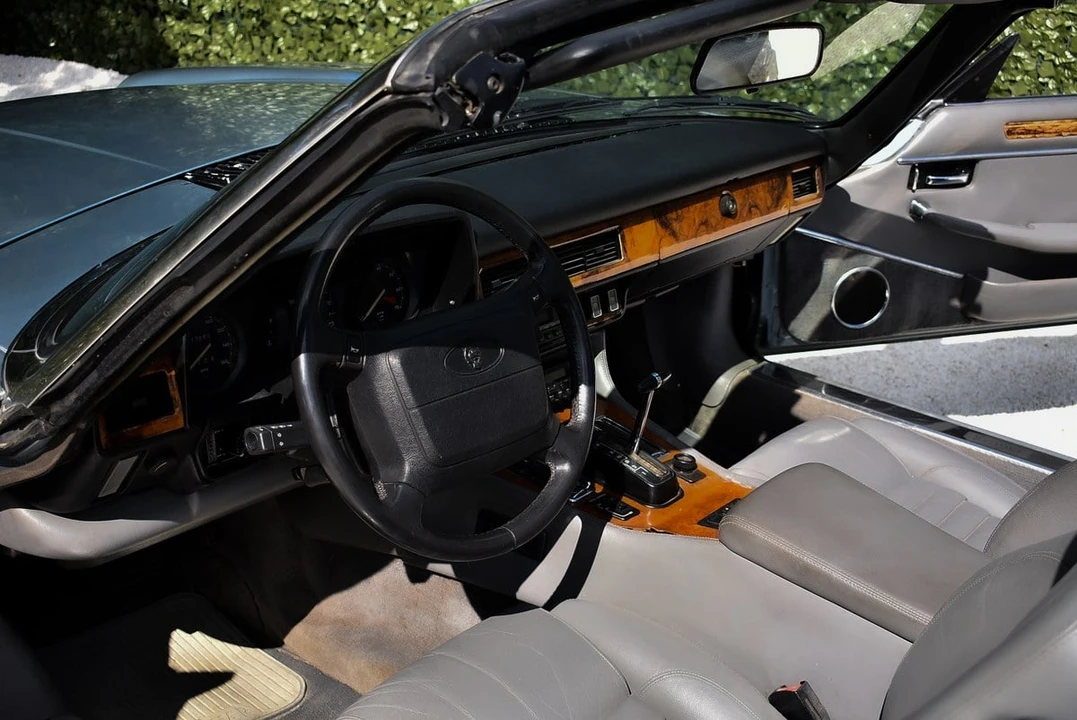 1990 Jaguar XJS Convertible - Image 27 of 30