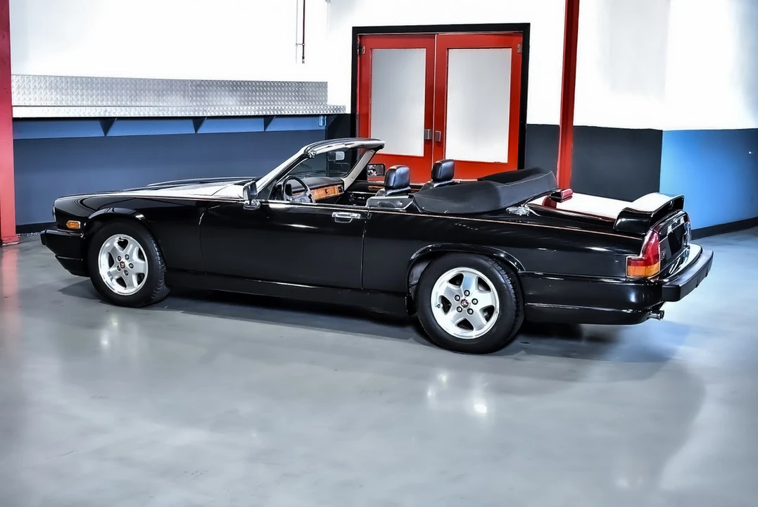1990 Jaguar XJS Convertible - Image 17 of 30