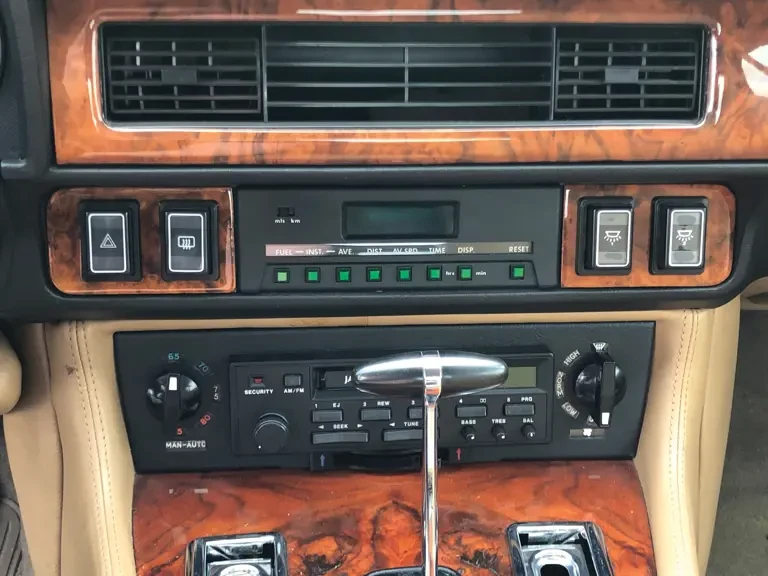 1990 Jaguar XJS - Image 11 of 16