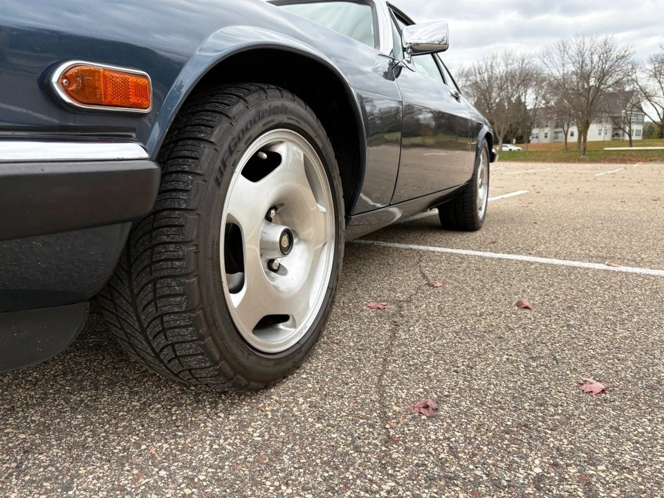 1990 Jaguar XJS - Image 9 of 25