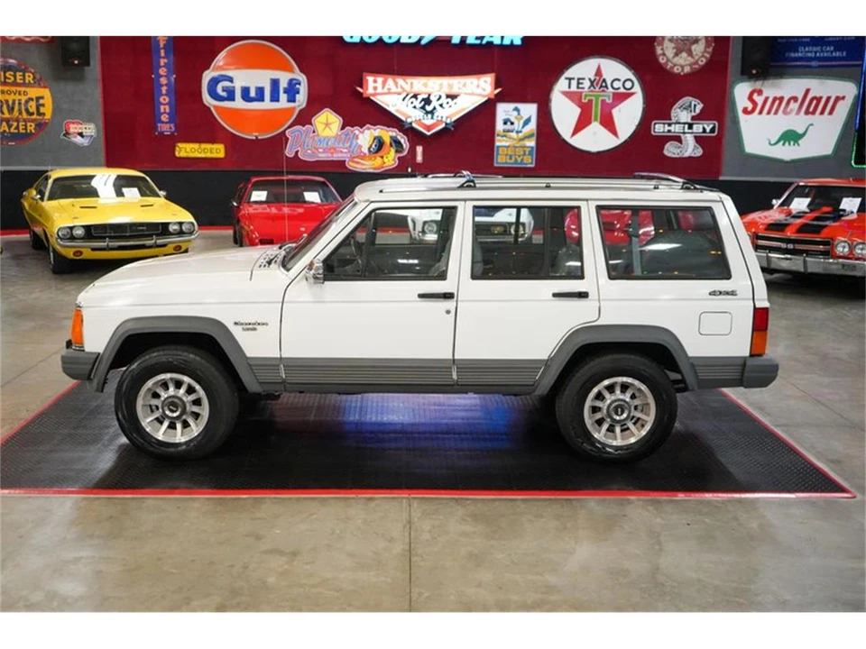1990 Jeep XJ Cherokee - Image 11 of 31