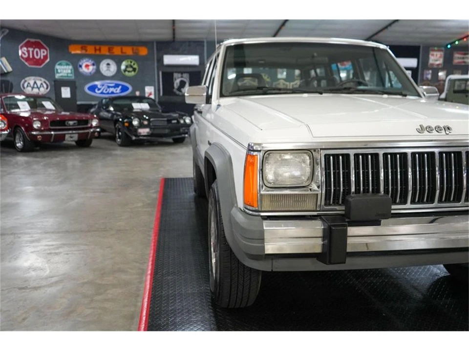 1990 Jeep XJ Cherokee - Image 28 of 31