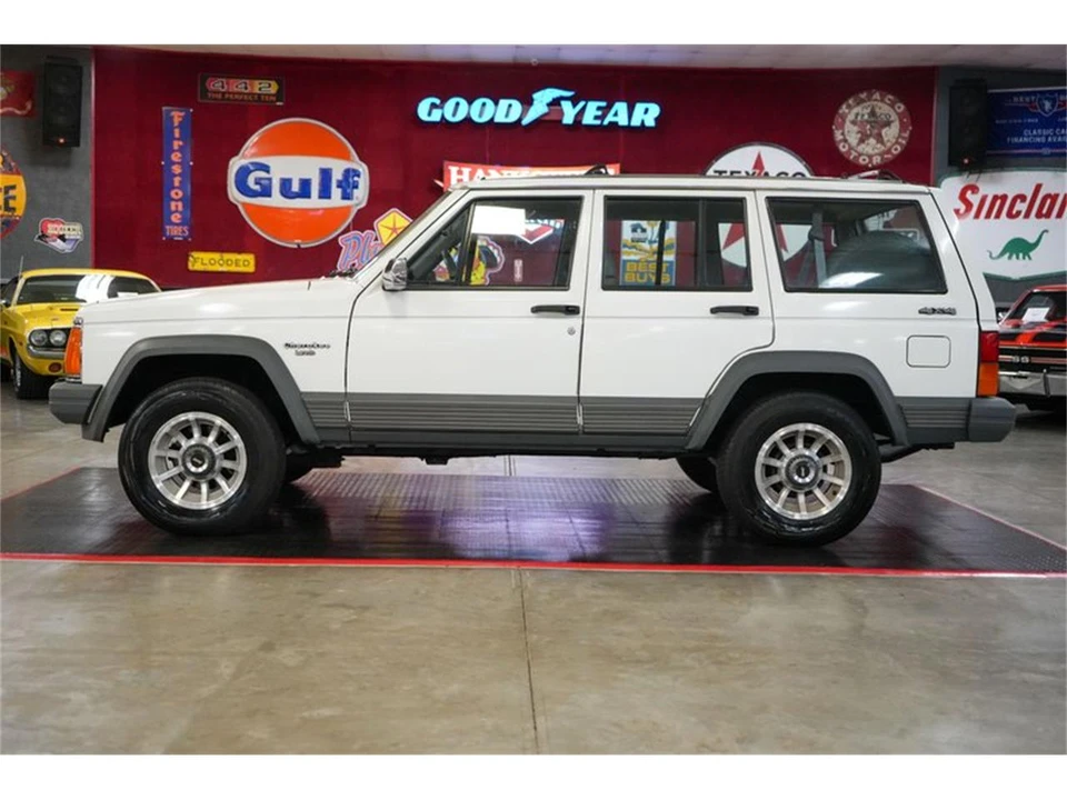 1990 Jeep XJ Cherokee - Image 19 of 31