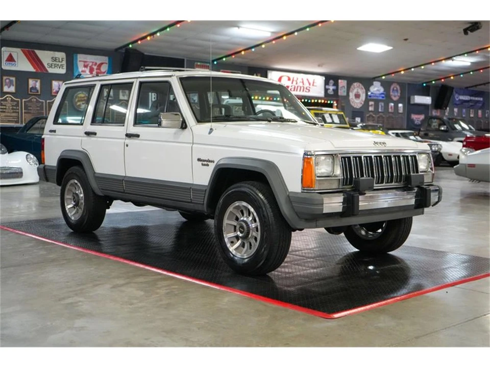 1990 Jeep XJ Cherokee - Image 24 of 31