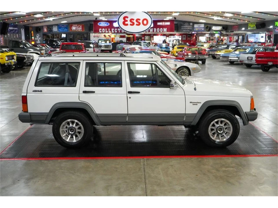 1990 Jeep XJ Cherokee - Image 15 of 31