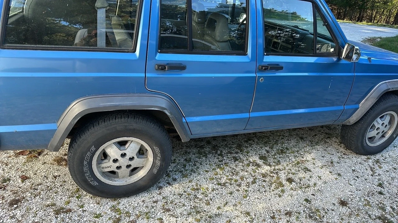 1990 Jeep XJ Cherokee - Image 5 of 10