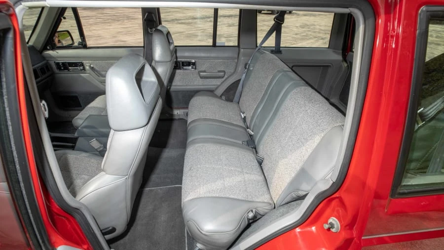 1990 Jeep XJ Cherokee - Image 17 of 29