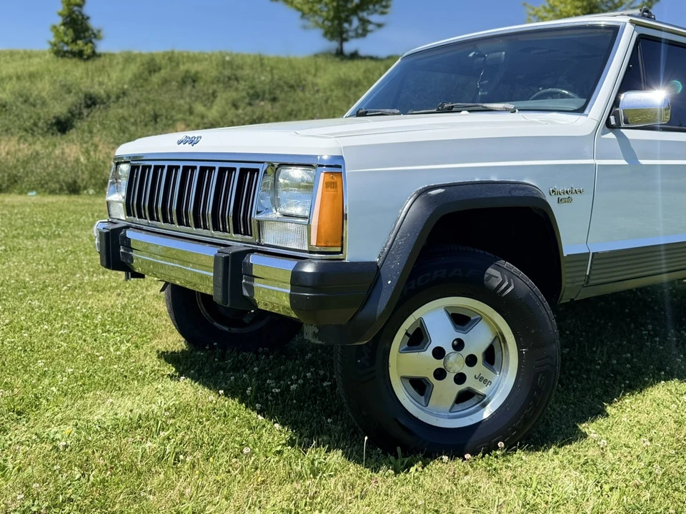 1990 Jeep Cherokee - Image 10 of 31