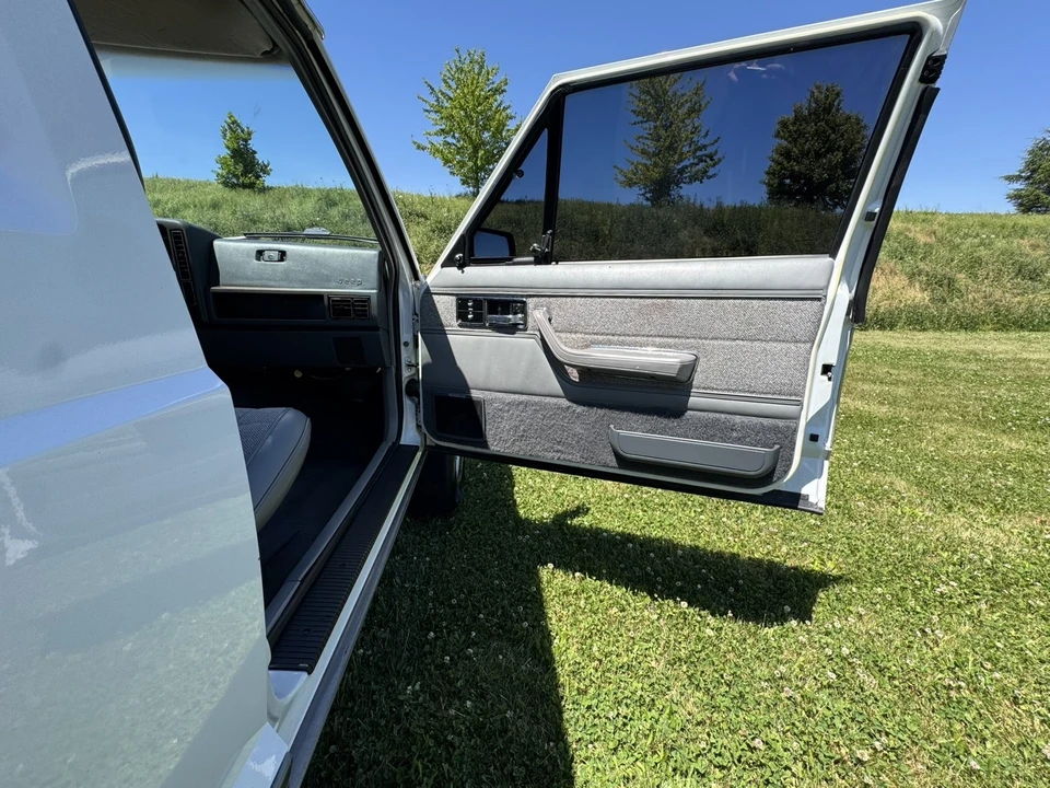 1990 Jeep Cherokee - Image 28 of 31