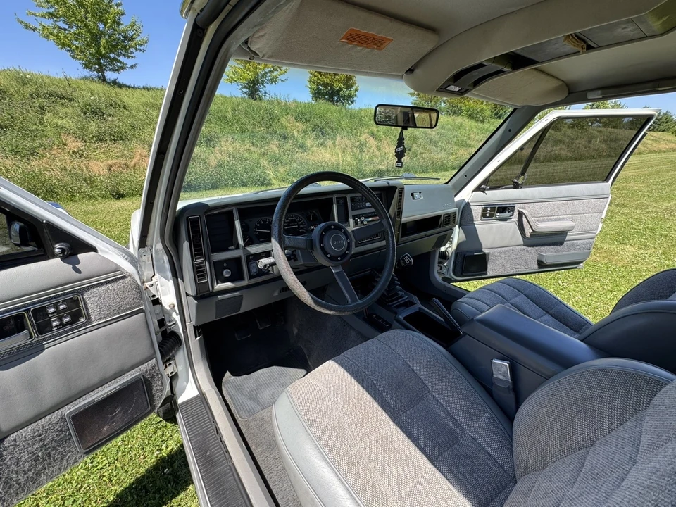 1990 Jeep Cherokee - Image 14 of 31