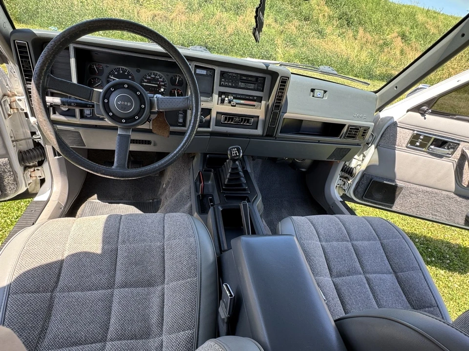 1990 Jeep Cherokee - Image 17 of 31