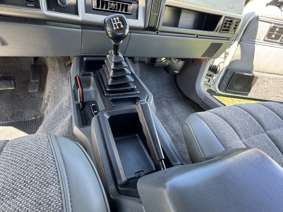 1990 Jeep Cherokee - Image 19 of 31