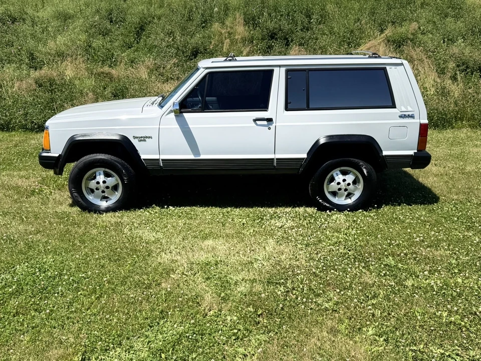 1990 Jeep Cherokee - Image 4 of 31