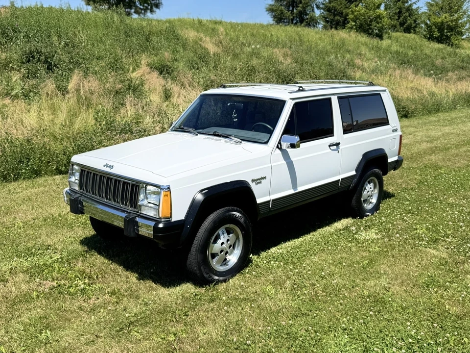 1990 Jeep Cherokee - Image 3 of 31