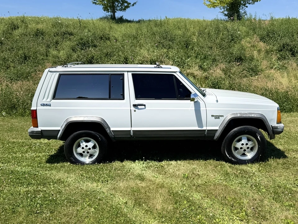 1990 Jeep Cherokee - Image 9 of 31