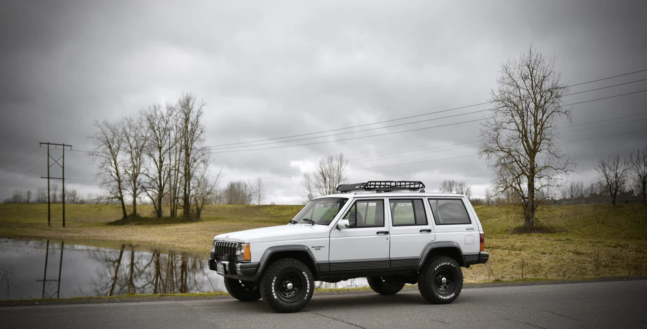 1990 Jeep XJ Cherokee - Image 16 of 31