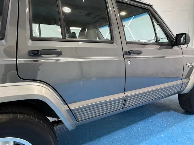 1990 Jeep XJ Cherokee - Image 13 of 31