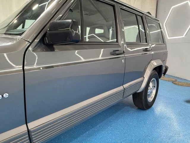 1990 Jeep XJ Cherokee - Image 18 of 31