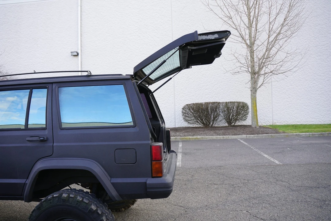 1990 Jeep XJ Cherokee - Image 23 of 31