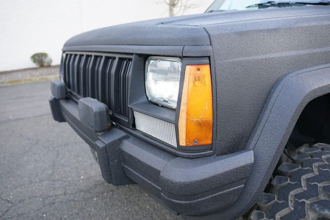 1990 Jeep XJ Cherokee - Image 13 of 31