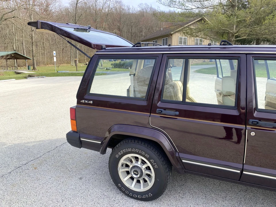 1990 Jeep XJ Cherokee - Image 29 of 31