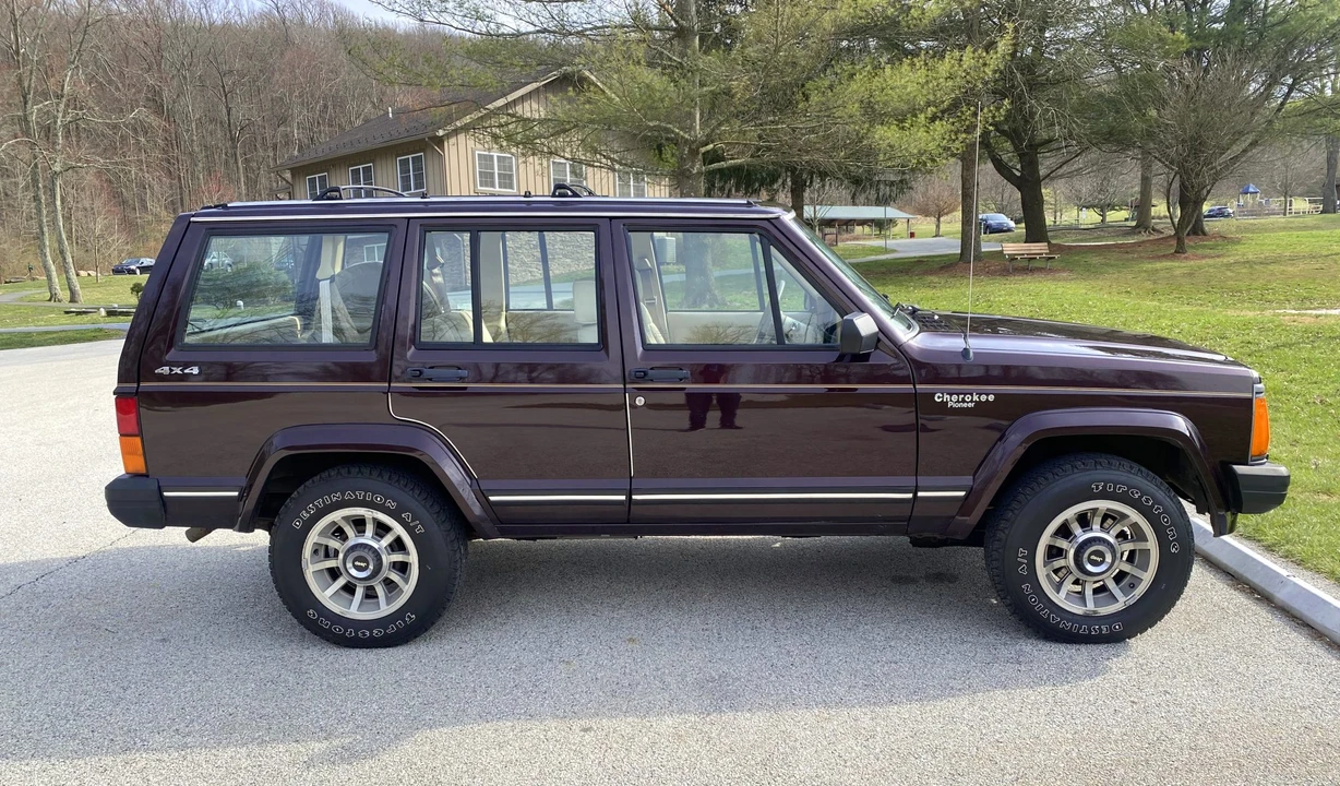 1990 Jeep XJ Cherokee - Image 9 of 31