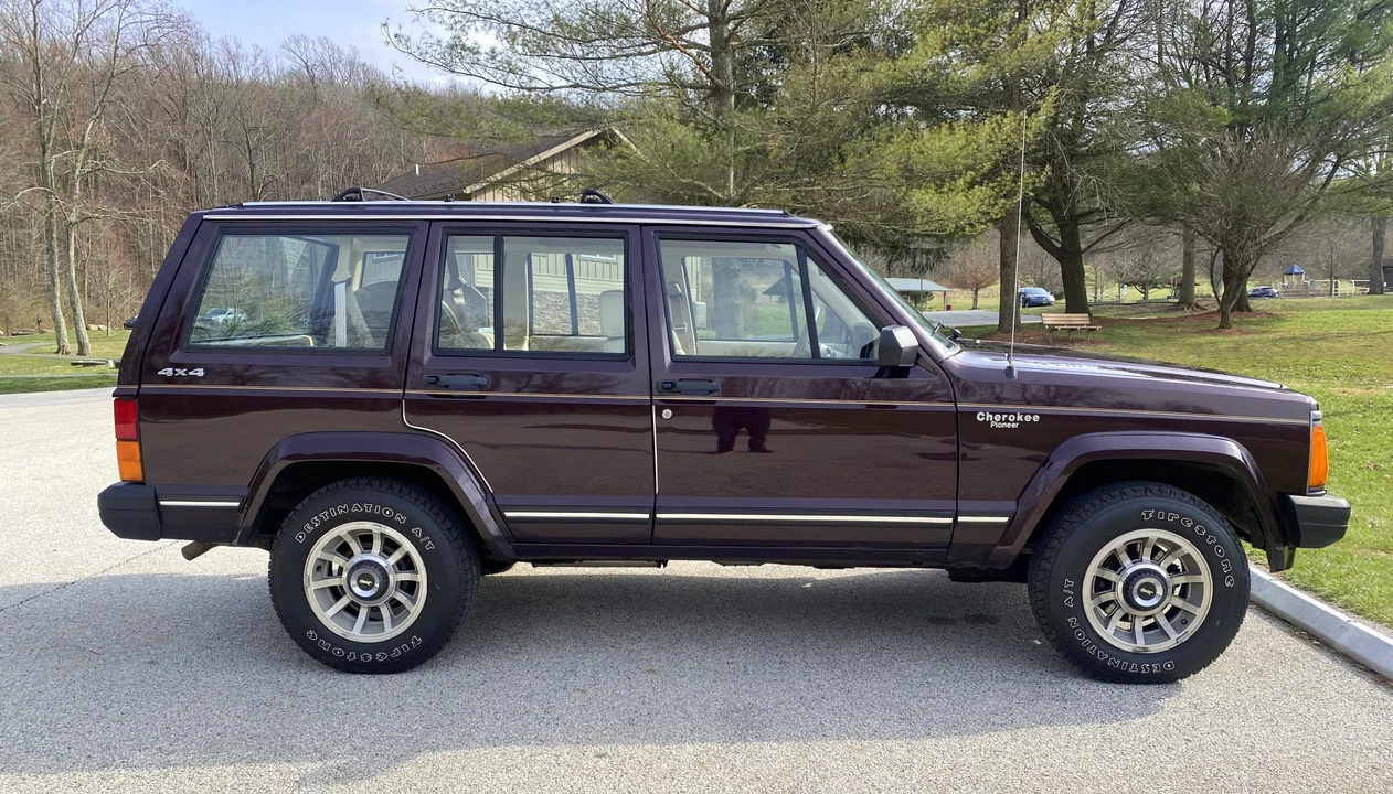 1990 Jeep XJ Cherokee - Image 8 of 31
