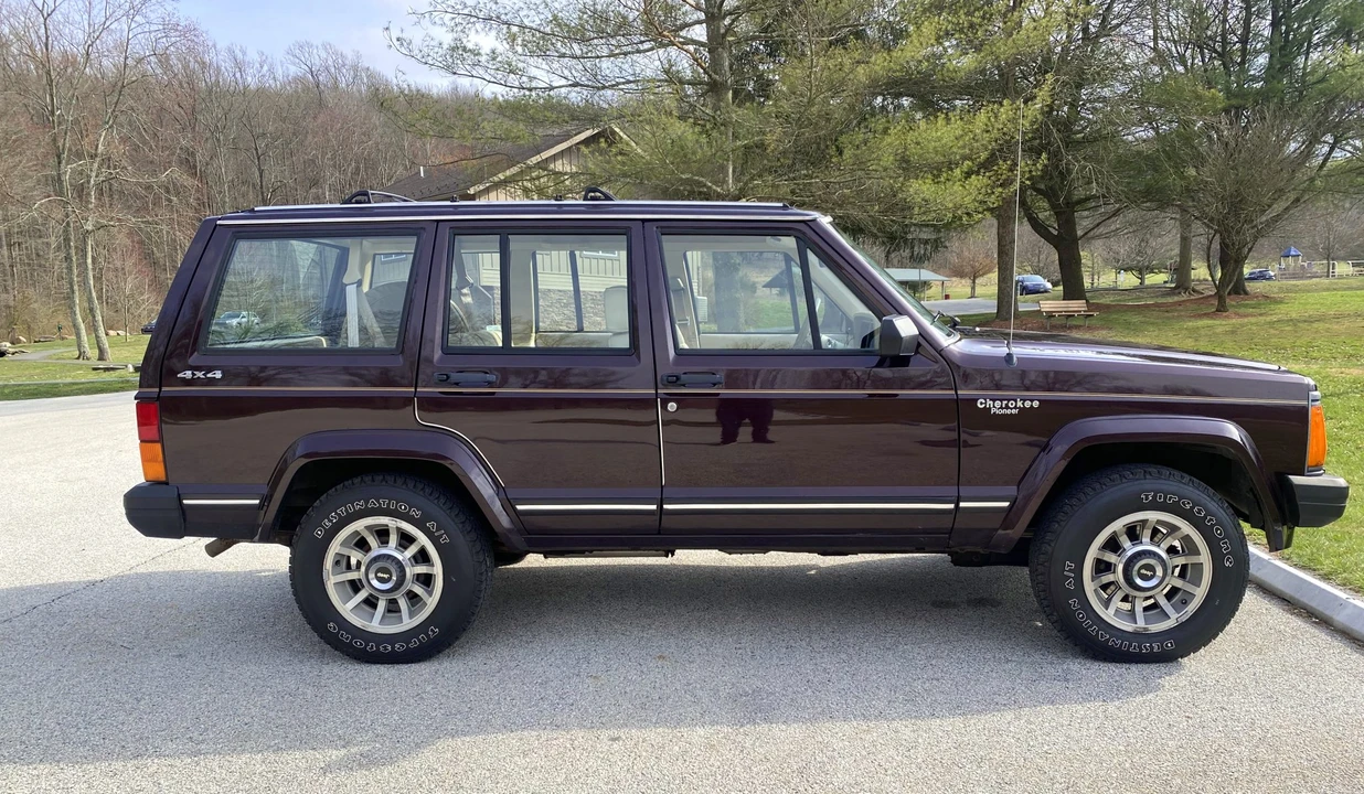 1990 Jeep XJ Cherokee - Image 7 of 31