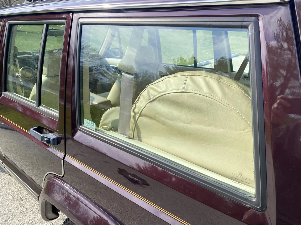 1990 Jeep XJ Cherokee - Image 18 of 31