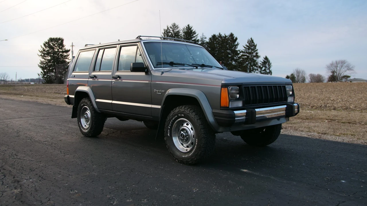 1990 Jeep XJ Cherokee - Image 5 of 31