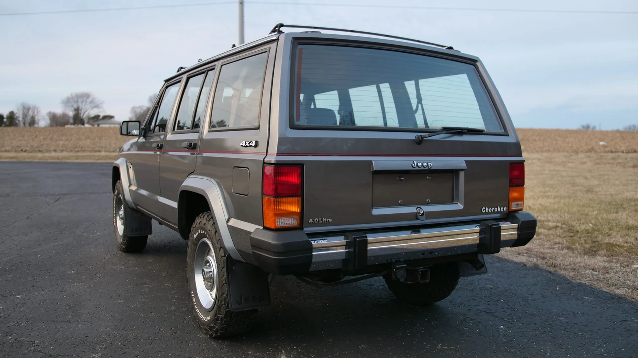 1990 Jeep XJ Cherokee - Image 25 of 31