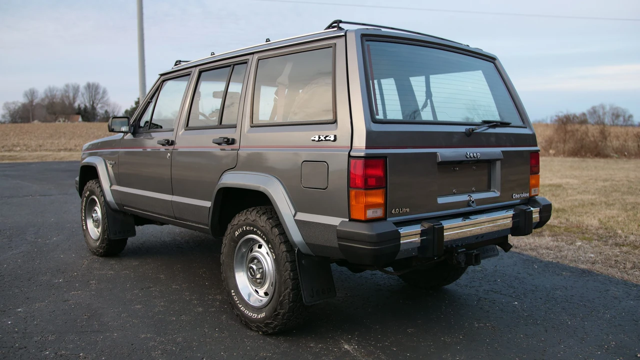1990 Jeep XJ Cherokee - Image 24 of 31