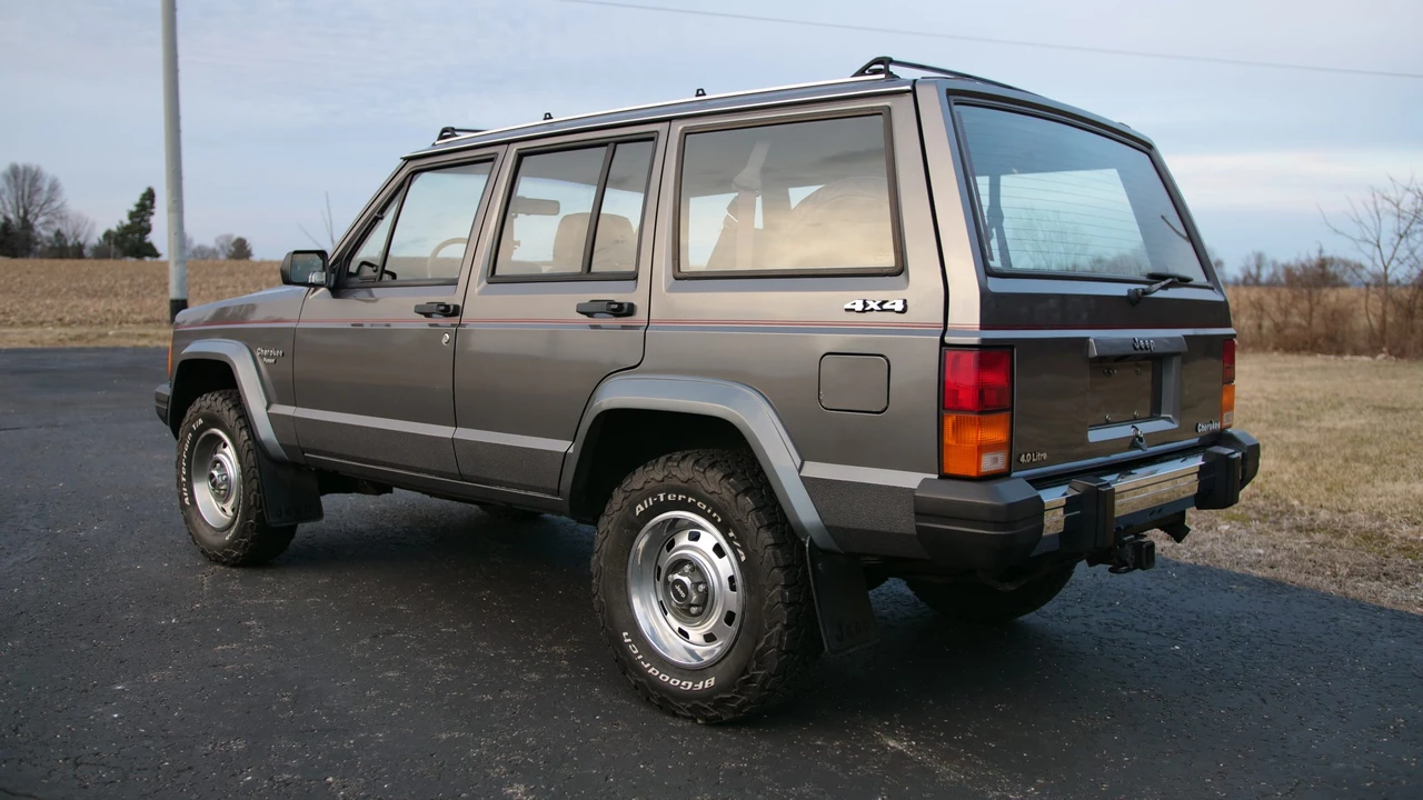 1990 Jeep XJ Cherokee - Image 23 of 31