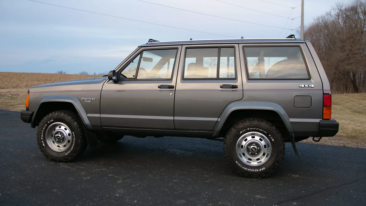 1990 Jeep XJ Cherokee - Image 19 of 31