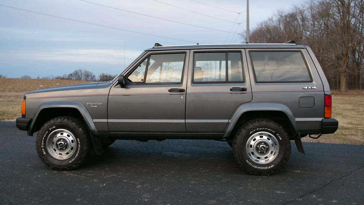 1990 Jeep XJ Cherokee - Image 18 of 31