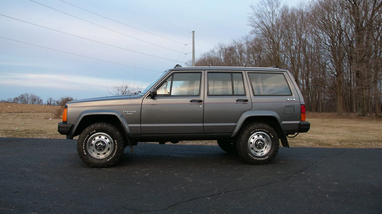 1990 Jeep XJ Cherokee - Image 16 of 31