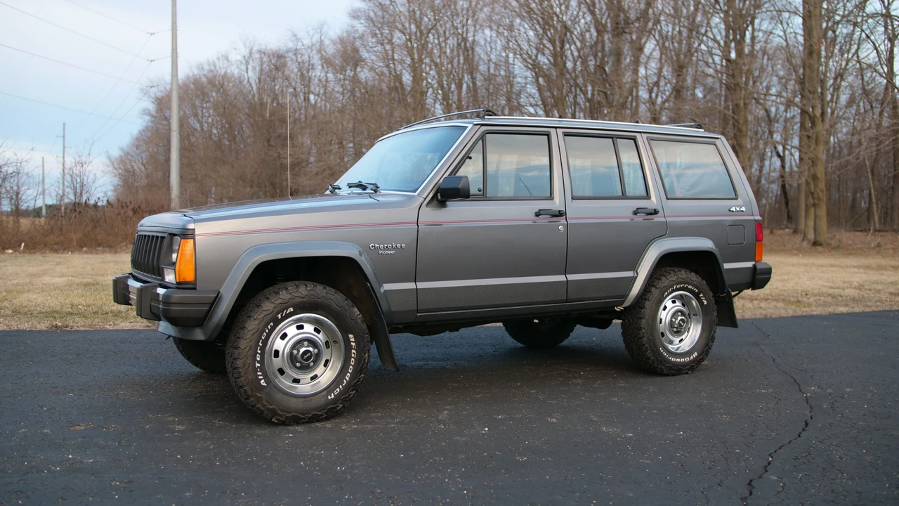 1990 Jeep XJ Cherokee - Image 14 of 31