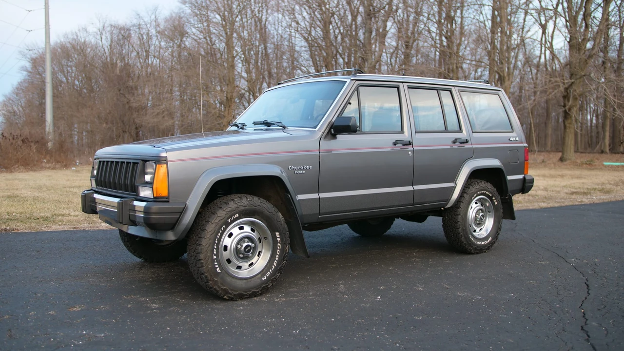1990 Jeep XJ Cherokee - Image 13 of 31