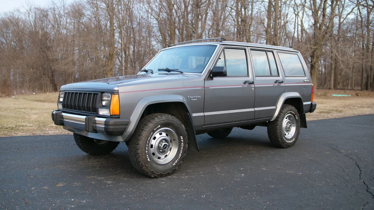 1990 Jeep XJ Cherokee - Image 12 of 31