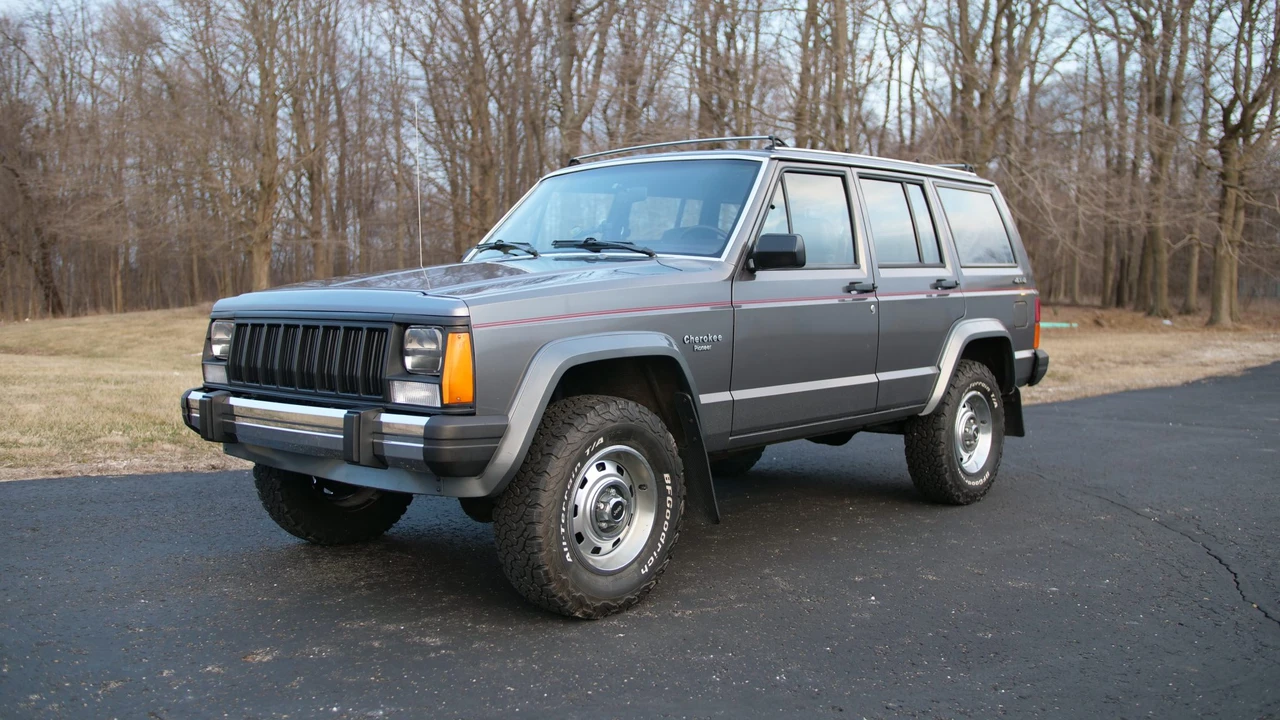 1990 Jeep XJ Cherokee - Image 11 of 31