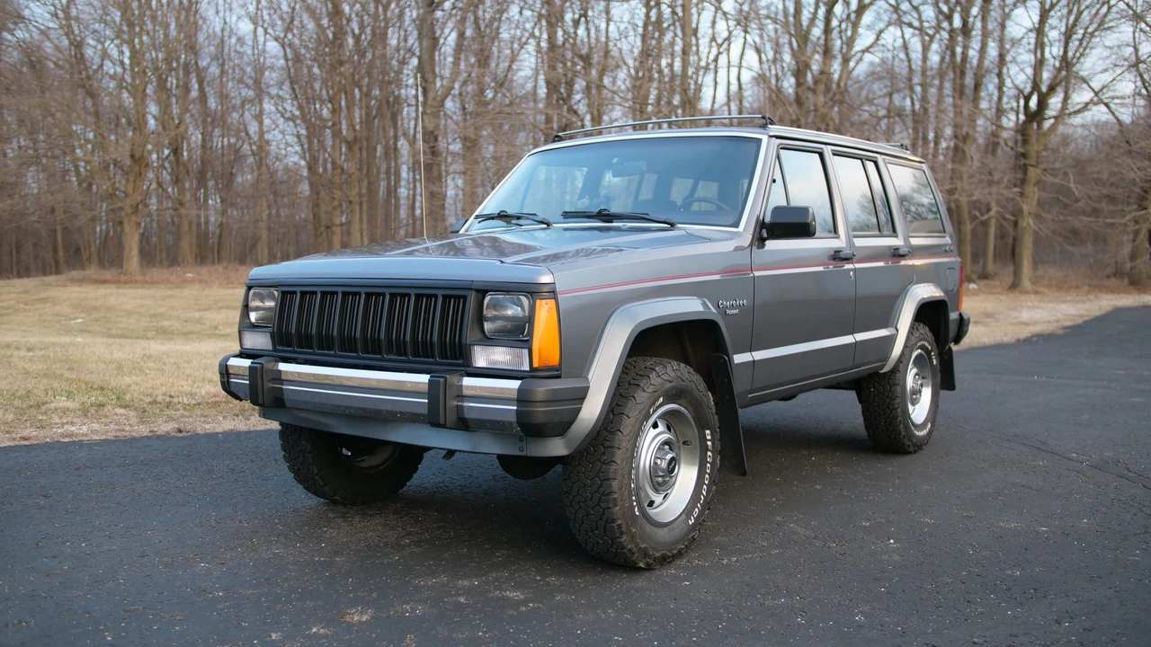 1990 Jeep XJ Cherokee - Image 10 of 31