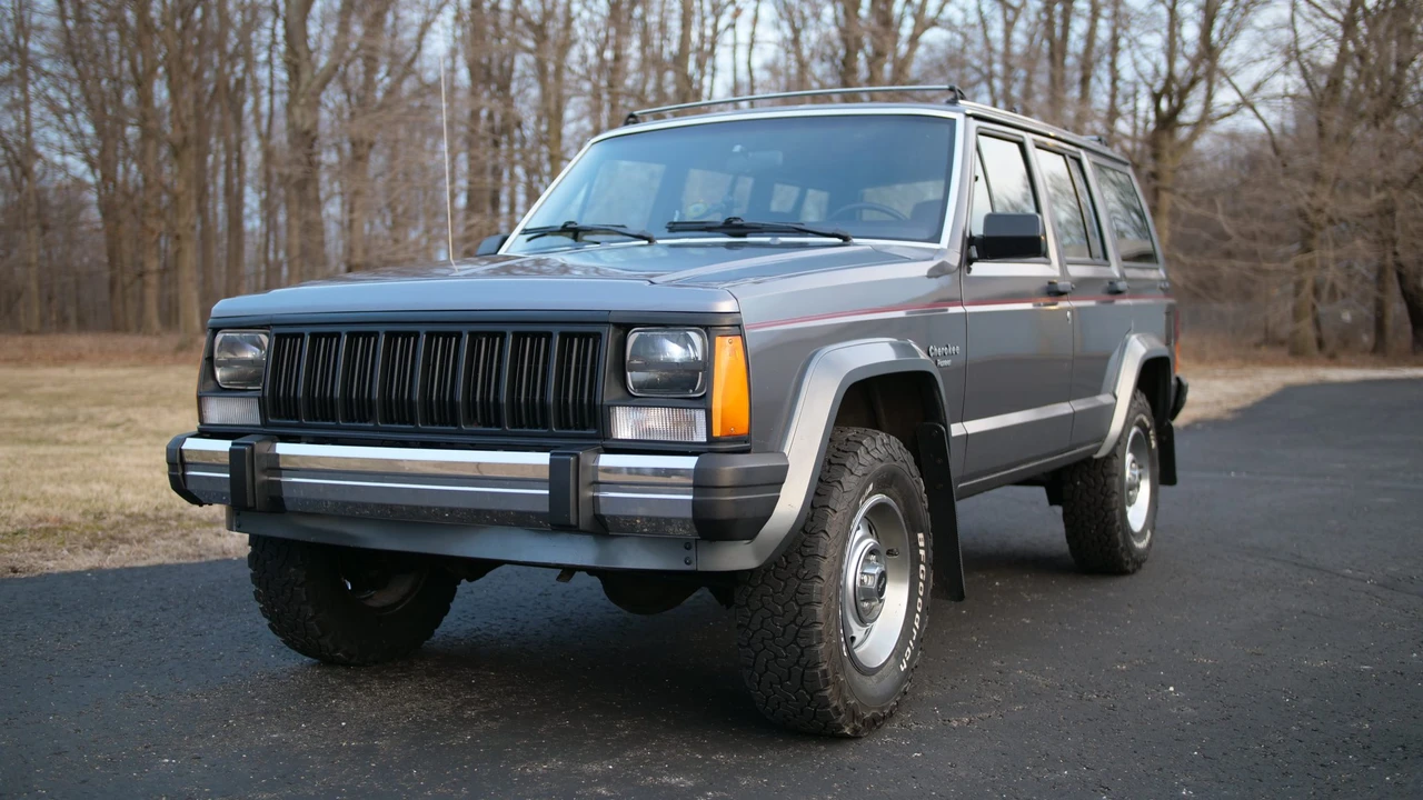 1990 Jeep XJ Cherokee - Image 9 of 31