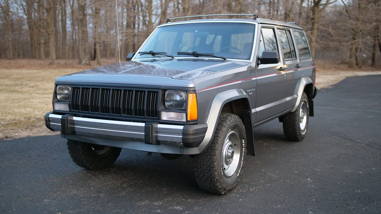 1990 Jeep XJ Cherokee - Image 8 of 31