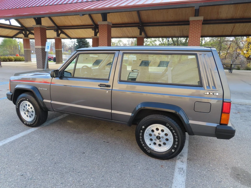 1990 Jeep XJ Cherokee - Image 9 of 31