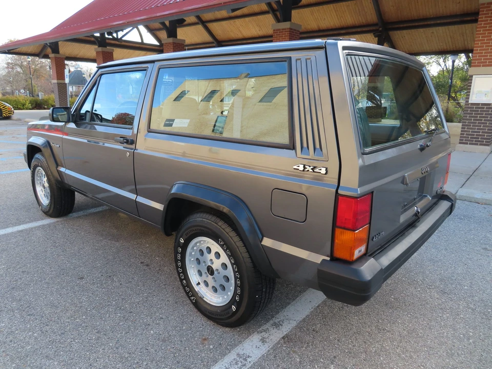 1990 Jeep XJ Cherokee - Image 10 of 31
