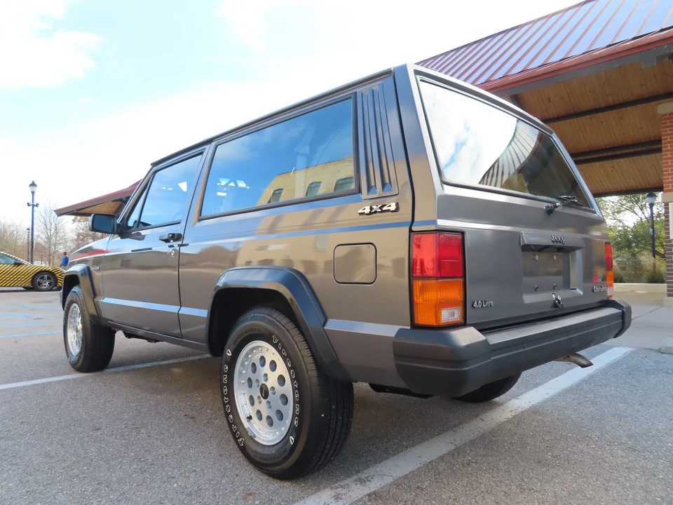 1990 Jeep XJ Cherokee - Image 11 of 31